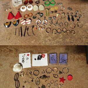 HUGE LOT OF JEWELRY 45 PAIRS OF EARRINGS WITH A LOT OF SOLO EARRINGS